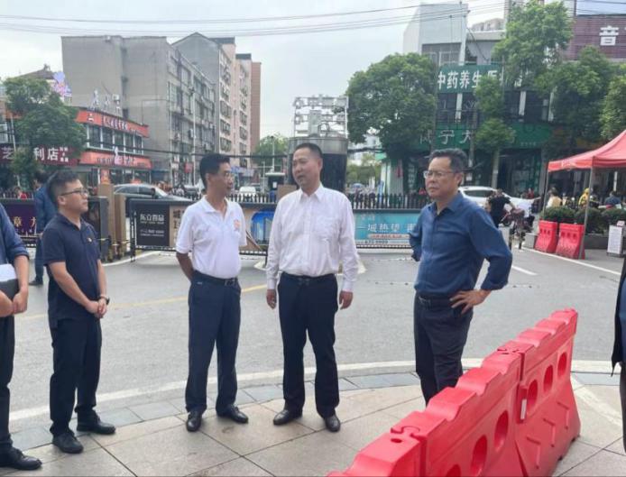 彭家洪同志带队督导检查医疗机构安全生产工作