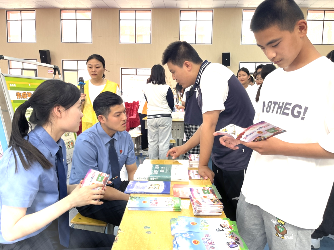 阳光‘心’行动 守护伴成长——潜江市心阳社工开展未成年人心理健康宣传教育活动