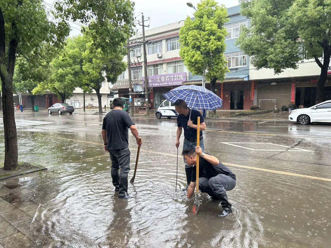 护“湖”防汛担使命 守安筑盾保民生