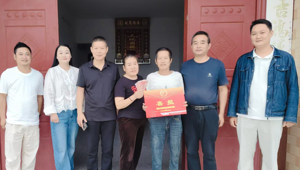 喜报传佳音 尊崇暖军心 —— 白鹭湖管理区为 “四有” 优秀士兵送喜报