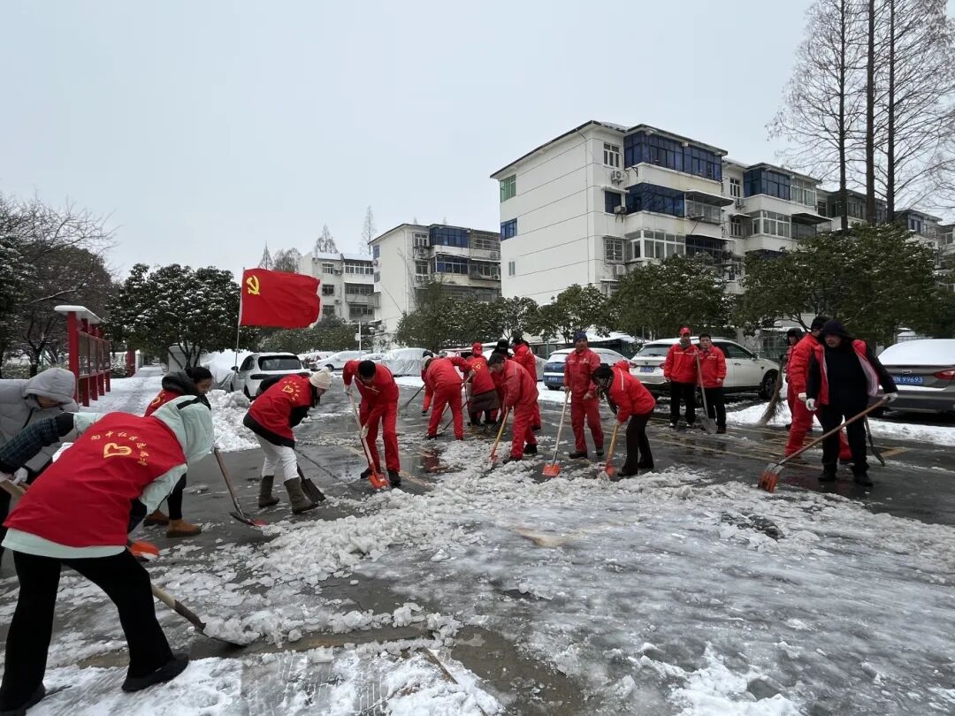 广华寺街道：除雪有速度 护民有温度