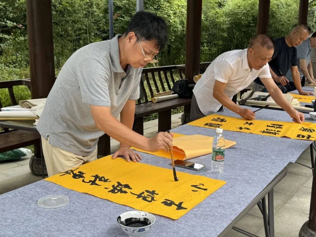 笔墨丹青书楹联 同心聚力助振兴 | 高石碑镇开展楹联书法创作活动