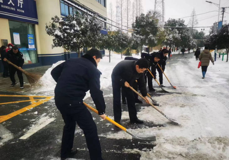 浩口镇：立足“四个度” 除雪铲冰护平安