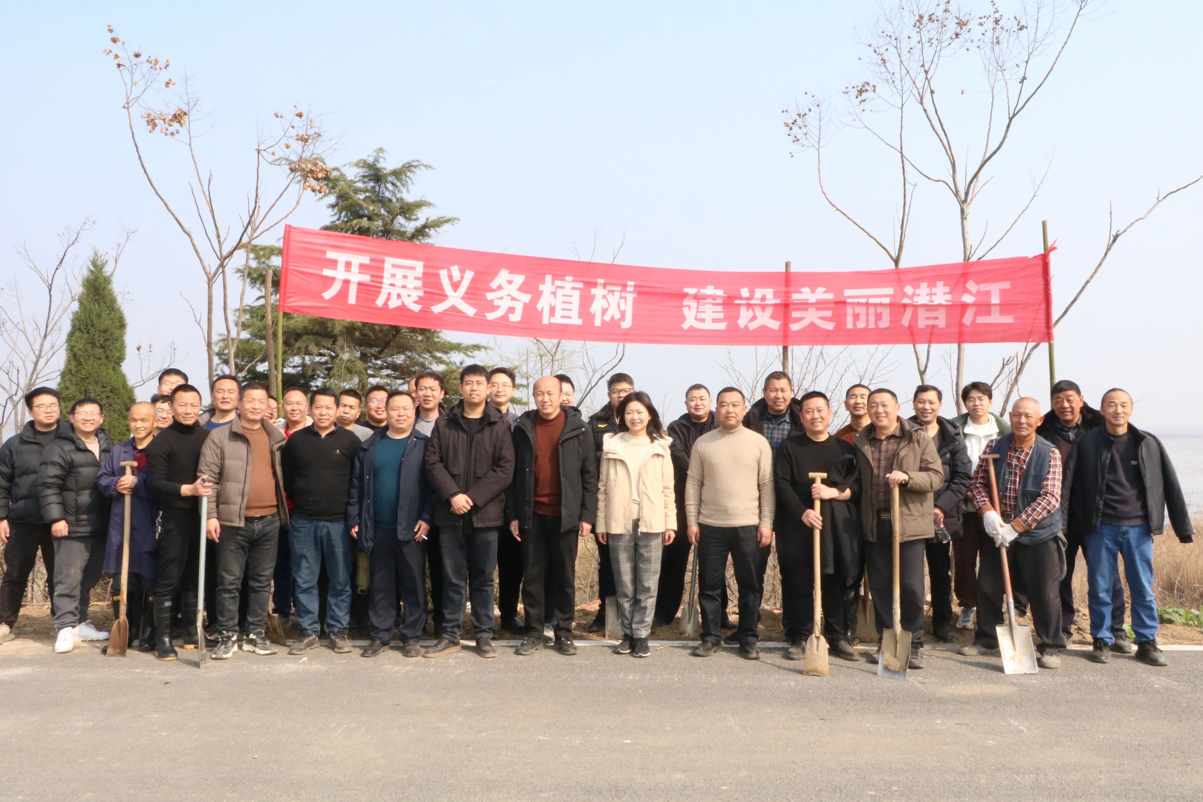 借粮湖畔添新绿 绘就生态新图景