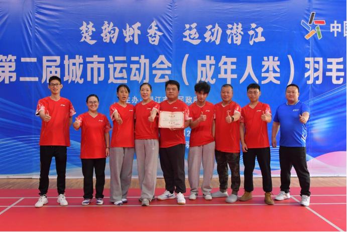 “羽”你同行 默契同心｜积玉口镇羽毛球比赛获佳绩