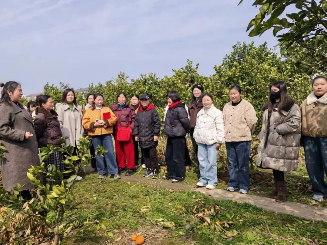 PG电子网站:巾帼兴乡村共赴新沃野∣看她美・巧手慧心的筑梦庭院(图1)