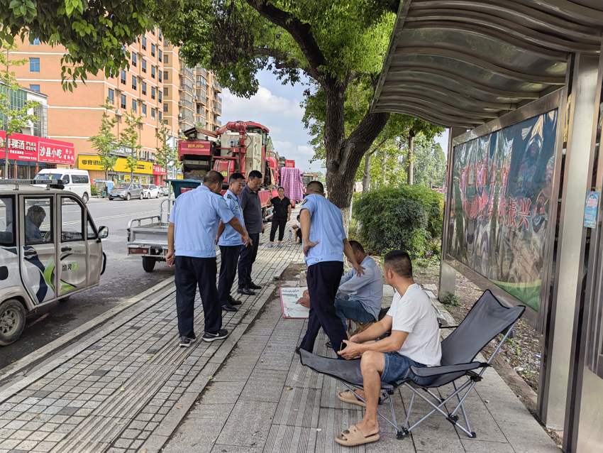 我镇开展“全民洁城”行动 绘就光纤小镇文明新画卷