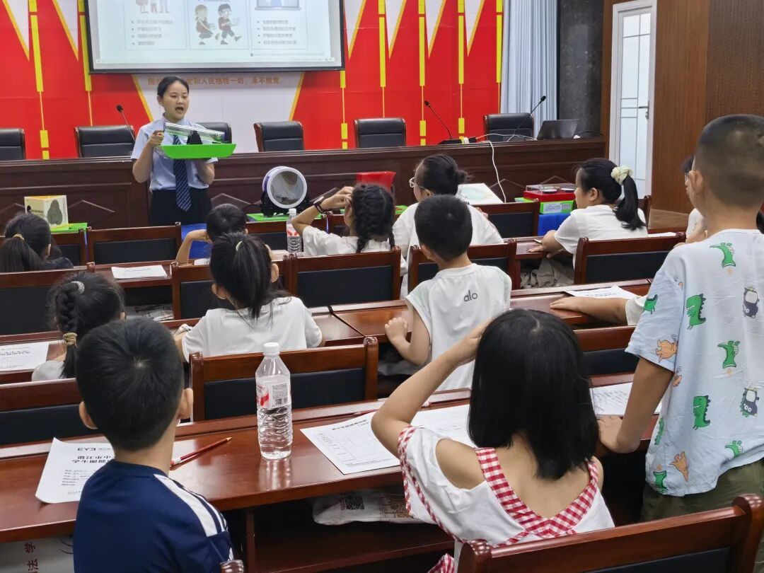 王场镇开展青少年护眼科普实践活动