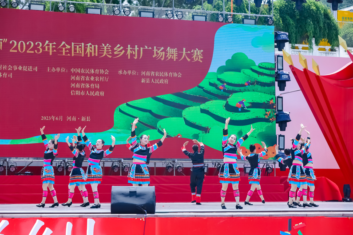 浩口镇广场舞队在全国和美乡村广场舞大赛中获佳绩 _ 潜江市人民政府