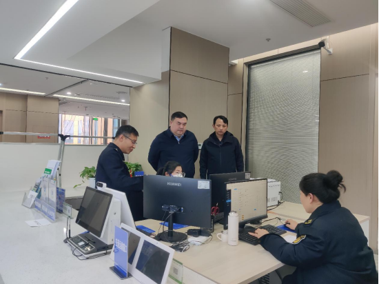 潜江市交通运输局以“局长坐诊”方式促服务优化