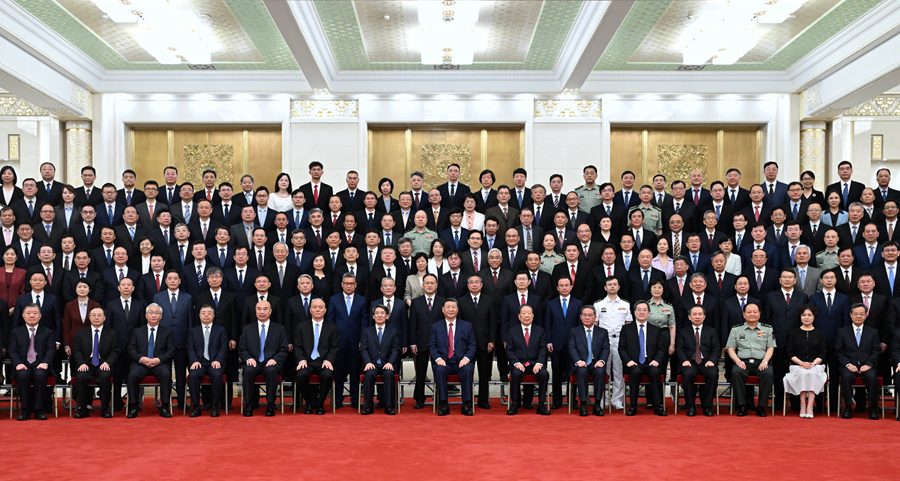 新华网：全国科技大会 国家科学技术奖励大会 两院院士大会在京召开 习近平为国家最高科学技术奖获得者等颁奖并发表重要讲话