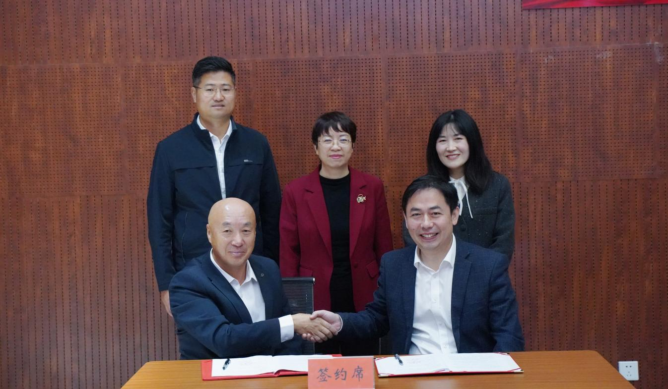 市文化和旅游局与新疆生产建设兵团第五师八十八团签署战略合作协议