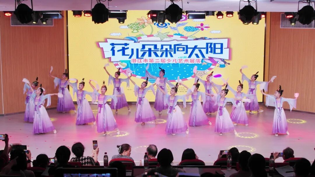 花儿朵朵绽芳华，童心逐梦向未来！2026潜江市“花儿朵朵向太阳”少儿艺术展演决赛圆满落幕