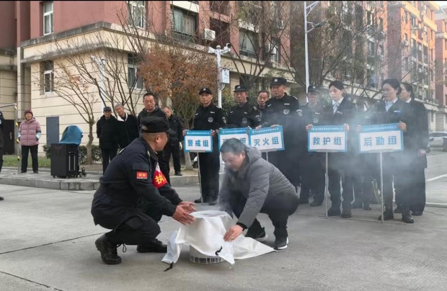 以练筑防！住保分局联动物业开展实战演练 筑牢公租房冬春消防防线