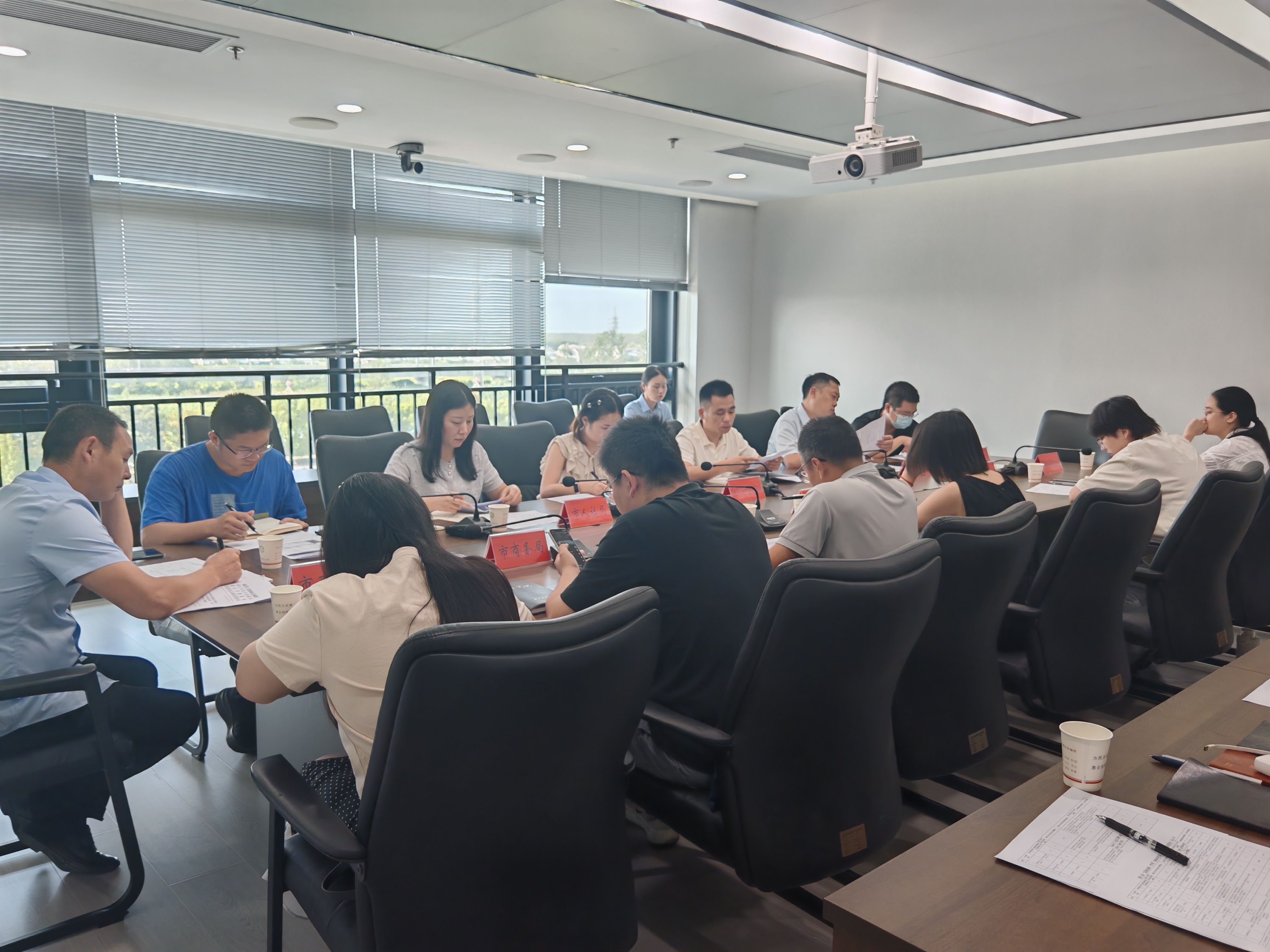 市政务服务和大数据管理局召开2026年 第一批“高效办成一件事”重点事项推进会议