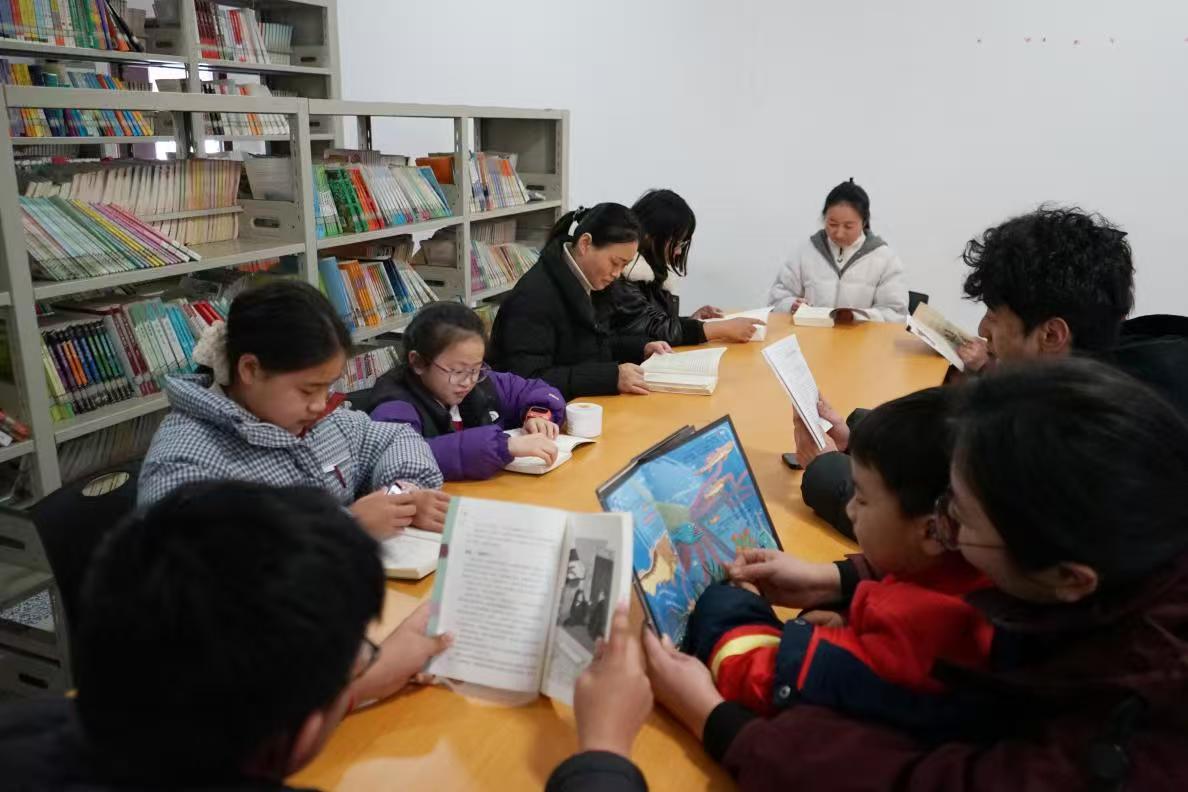 书香伴元宵 增进邻里情