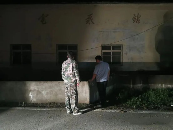 运粮湖管理区凌晨突击排查易制毒场所