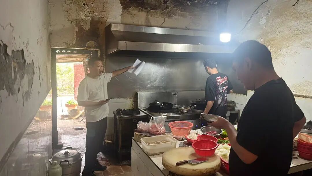 拧紧餐饮“安全阀”，守护街道“烟火气” —— 杨市街道开展餐饮场所消防安全专项行动
