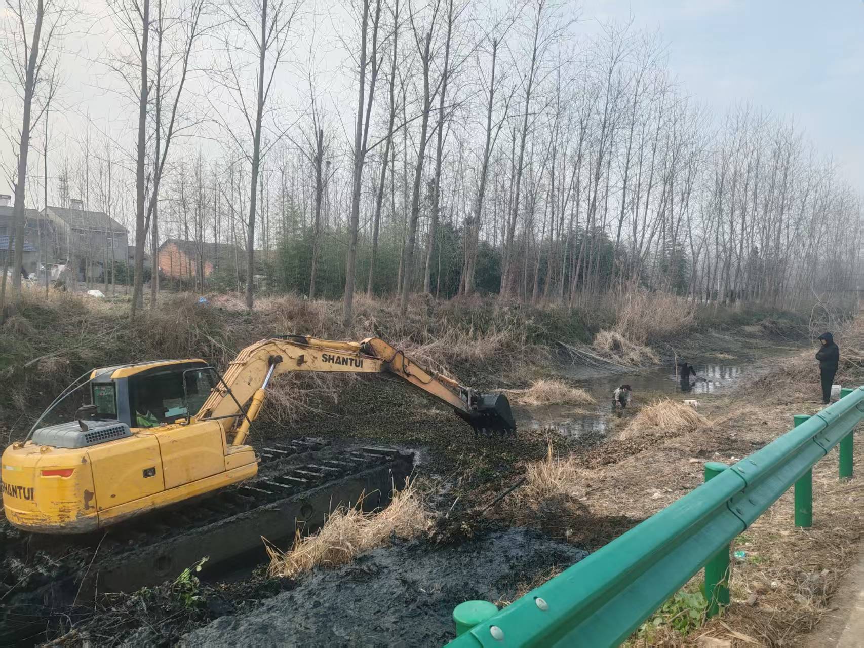 水乡渔洋同心共建 清障治河共绘新篇