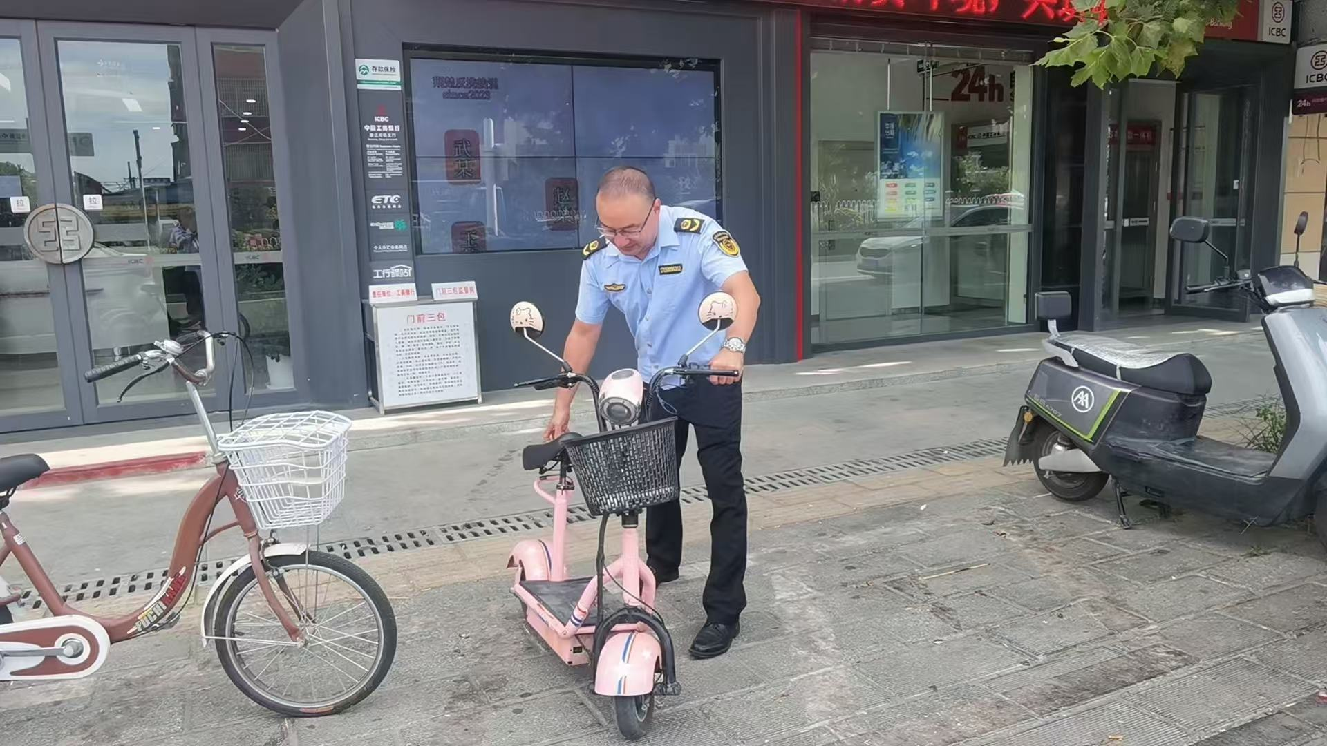 周矶街道开展集镇秩序整治行动，提升环境 “颜值”
