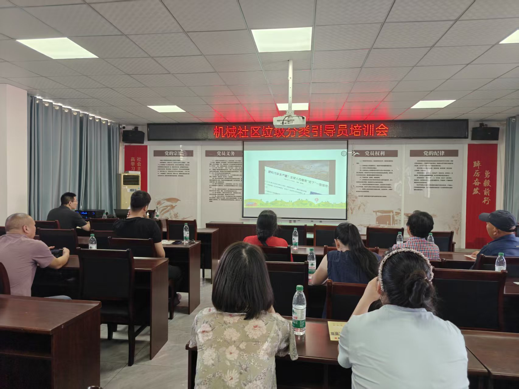 周矶街道开展垃圾分类引导员宣传培训活动