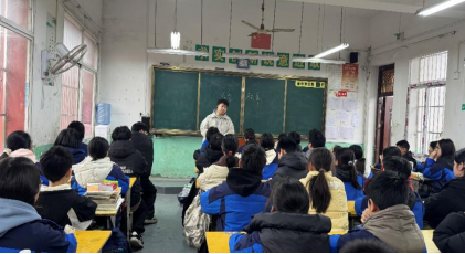 张金镇组织辖区学校同上一堂交通安全课