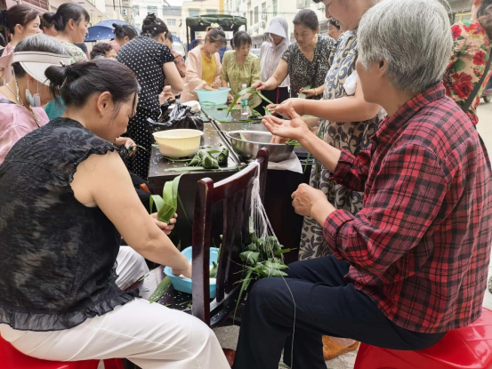 浓情端午包香粽 禁毒宣传记心中